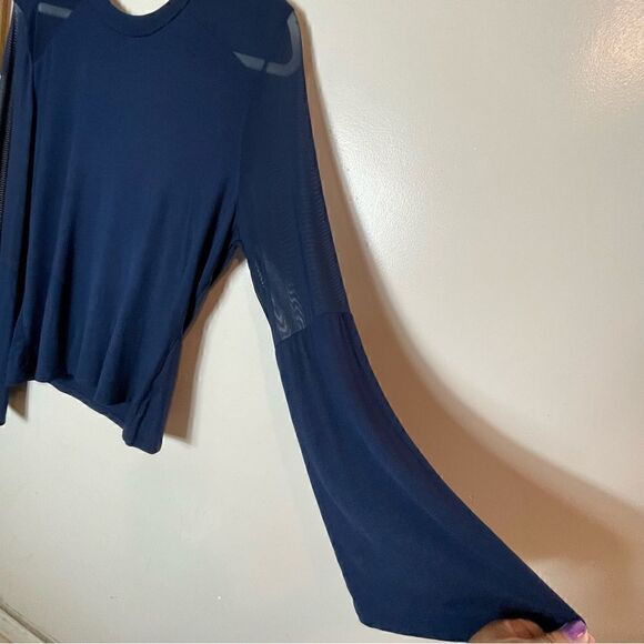 VENUS TOP   - Picture 7 of 12